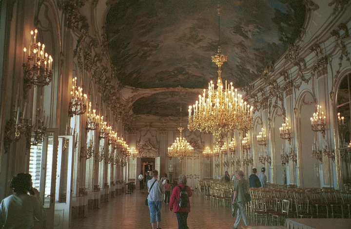 01 Schonbrunn - hall of mirrors.jpg - ASCII